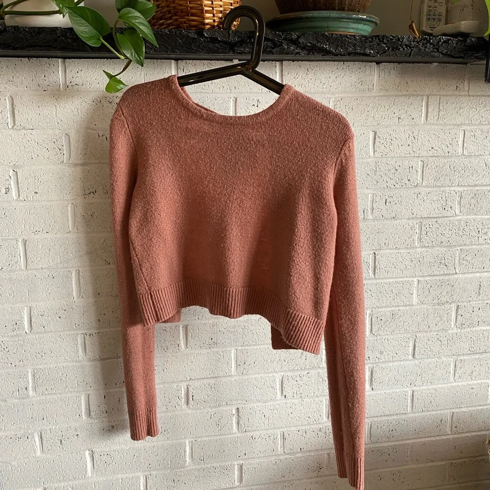 🎀 Backless Sweater 🎀 - Picture 2 of 2